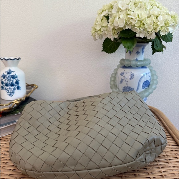 Bottega Veneta small jodie bag in green travertine - Picture 6 of 6